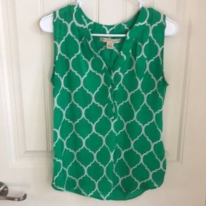 Green geometric print v-neck blouse